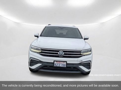 Used 2022 Volkswagen Tiguan SE FWD image 2