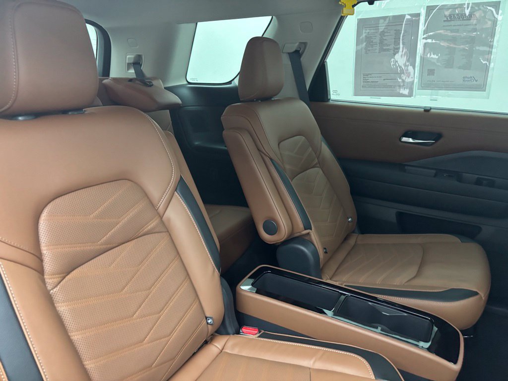 Used 2023 Nissan Pathfinder Platinum AWD/4WD image 47