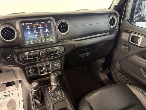 Used 2023 Jeep Wrangler Unlimited Sahara AWD/4WD image 4