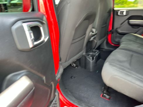Used 2019 Jeep Wrangler Unlimited Sport AWD/4WD image 23