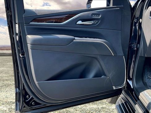 Used 2023 Cadillac Escalade Premium Luxury RWD image 20