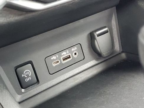 Used 2024 Nissan Sentra SV FWD image 17