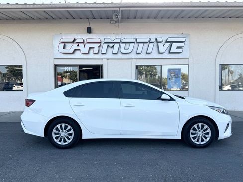 Used 2024 Kia Forte LX FWD image 4