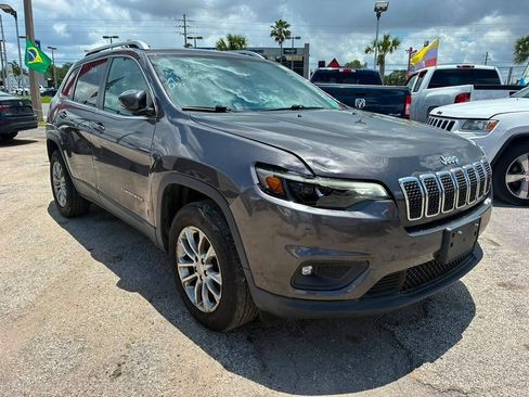 Used 2019 Jeep Cherokee Latitude Plus w/ Comfort/Convenience Group AWD/4WD image 3