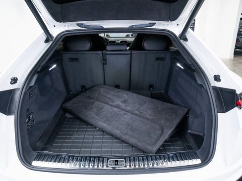 Used 2020 Lamborghini Urus Base image 8