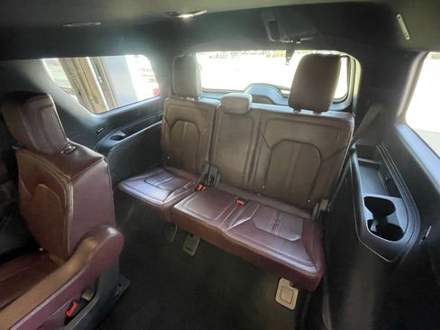 Used 2024 Ford Expedition Limited image 19