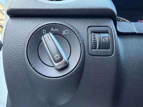 Used 2017 Volkswagen Tiguan S FWD image 5