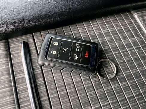 Used 2023 Jeep Wagoneer L Series III w/ Preferred Equipment Group image 14