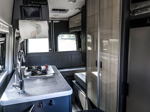 Used 2020 Mercedes-Benz Sprinter 2500 image 9