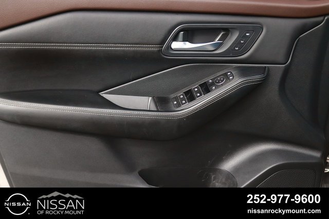Used 2023 Nissan Rogue SL w/ SL Premium Package AWD/4WD image 9