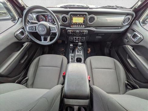Used 2023 Jeep Gladiator Overland AWD/4WD image 18