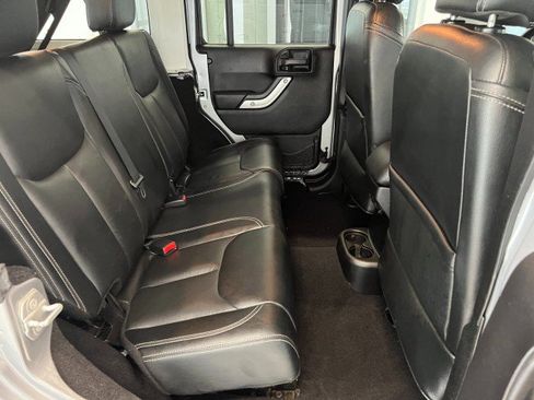 Used 2015 Jeep Wrangler Unlimited Sahara w/ Dual Top Group AWD/4WD image 29
