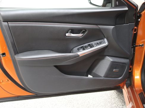 Used 2025 Nissan Sentra SR w/ SR Premium Package FWD image 12