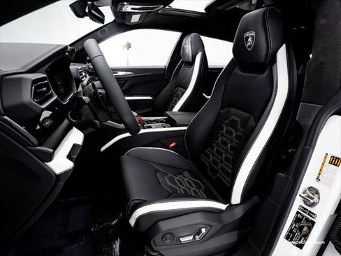 Used 2026 Lamborghini Urus SE AWD/4WD image 32