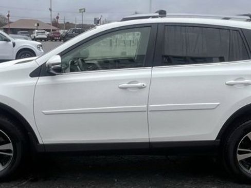 Used 2017 Toyota RAV4 XLE image 5