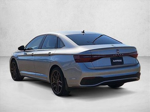 Used 2025 Volkswagen Jetta SE FWD image 7