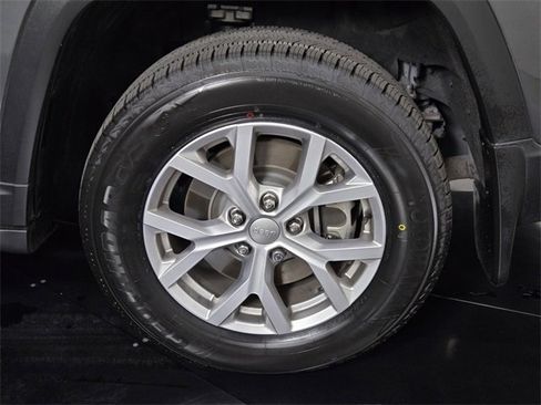 Used 2022 Jeep Grand Cherokee L Limited image 11