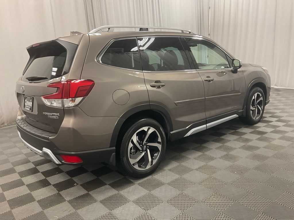 Used 2023 Subaru Forester Touring AWD/4WD image 2