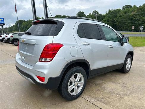 Certified 2022 Chevrolet Trax LT w/ LT Convenience Package image 4