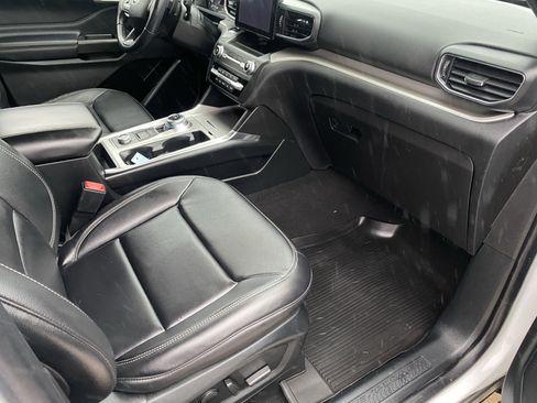 Used 2020 Ford Explorer XLT w/ Equipment Group 202A image 16