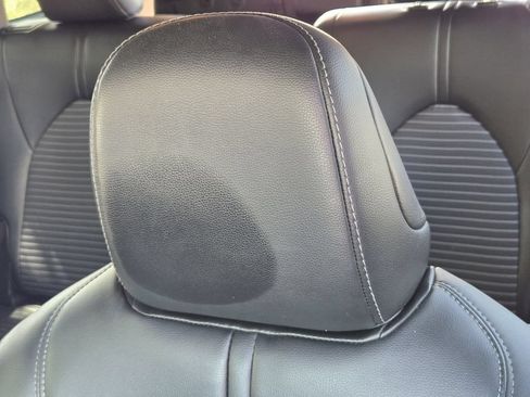 Used 2023 Toyota Highlander XSE FWD image 17