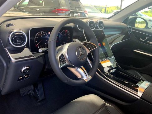 New 2025 Mercedes-Benz GLC 350e GLC 350e image 10