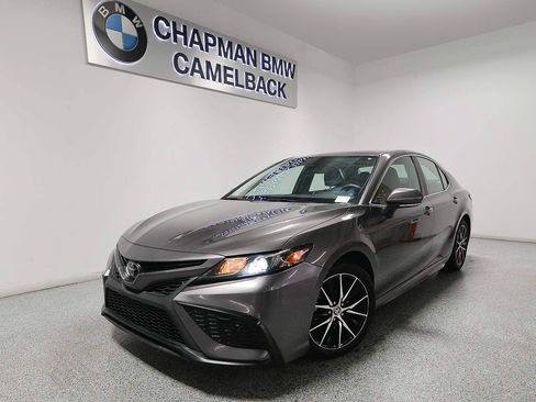 Used 2022 Toyota Camry SE w/ Convenience Package FWD image 1