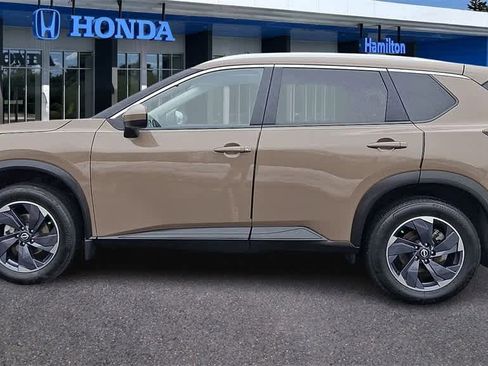 Used 2024 Nissan Rogue SV w/ SV Premium Package image 5