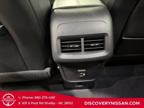 Used 2024 GMC Terrain SLT AWD/4WD image 33