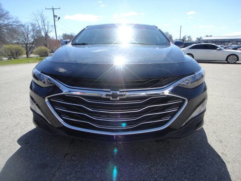 Used 2020 Chevrolet Malibu LT FWD image 2