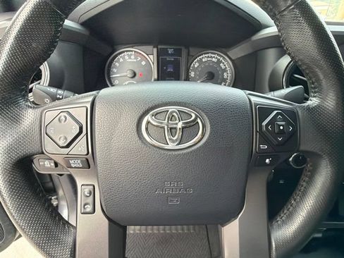 Used 2017 Toyota Tacoma TRD Off-Road w/ Tow Package (A/T) AWD/4WD image 53