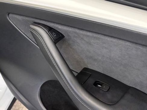 Used 2024 Tesla Model Y 2WD image 24