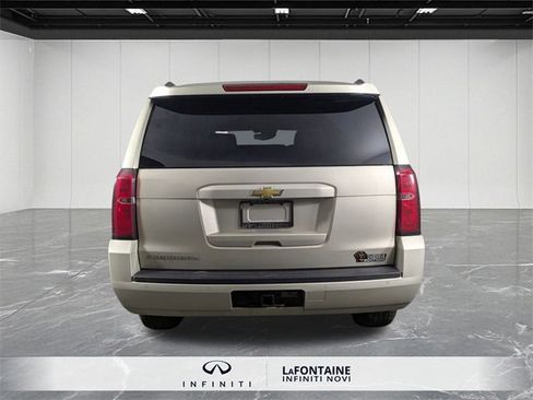 Used 2015 Chevrolet Suburban LT image 4