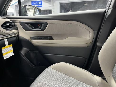Used 2026 Subaru Forester Premium AWD/4WD image 16