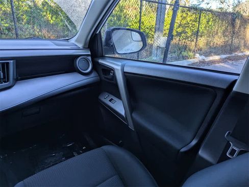 Used 2018 Toyota RAV4 LE image 18