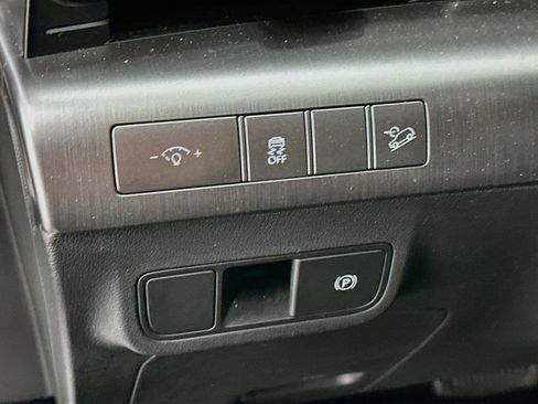 Used 2025 Hyundai Kona SEL AWD/4WD image 17