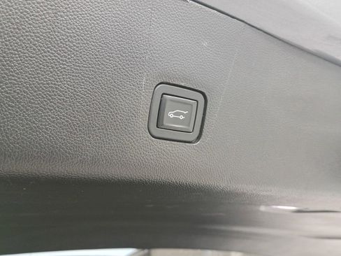 Used 2019 Chevrolet Traverse LT FWD image 11