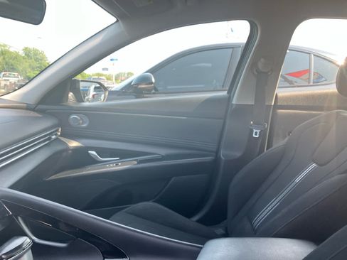 Used 2023 Hyundai Elantra SEL w/ Convenience Package FWD image 10