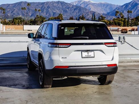 New 2026 Jeep Grand Cherokee Altitude image 7