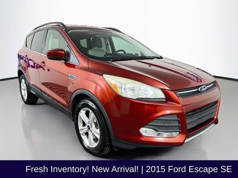 Used 2015 Ford Escape SE w/ Equipment Group 201A AWD/4WD image 1