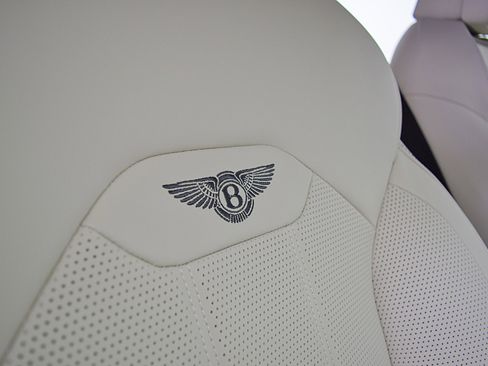 Certified 2023 Bentley Bentayga Plug-In Hybrid AWD/4WD image 28