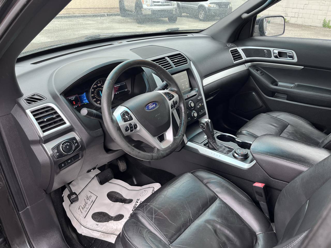 Used 2015 Ford Explorer XLT w/ Equipment Group 202B AWD/4WD image 26