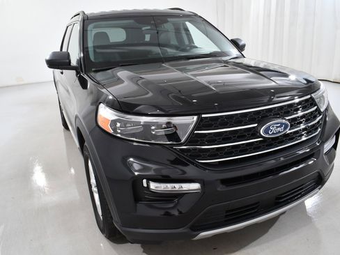 Used 2023 Ford Explorer XLT w/ Equipment Group 202A image 4