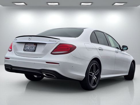 Used 2020 Mercedes-Benz E 350 4MATIC Sedan image 4