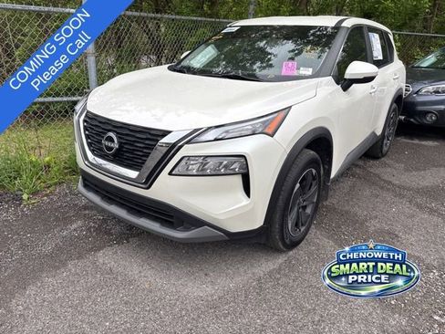 Used 2023 Nissan Rogue SV AWD/4WD image 2