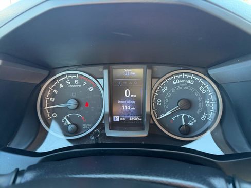 Used 2020 Toyota Tacoma TRD Off-Road w/ Technology Package image 12