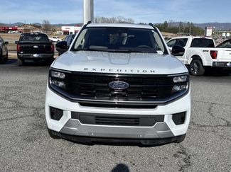 Used 2025 Ford Expedition Platinum video 2