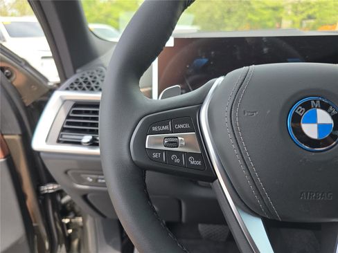 New 2026 BMW X5 xDrive50e w/ Climate Comfort Package AWD/4WD image 33