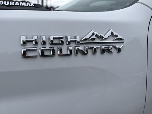 Used 2024 Chevrolet Silverado 2500 High Country w/ Technology Package image 12