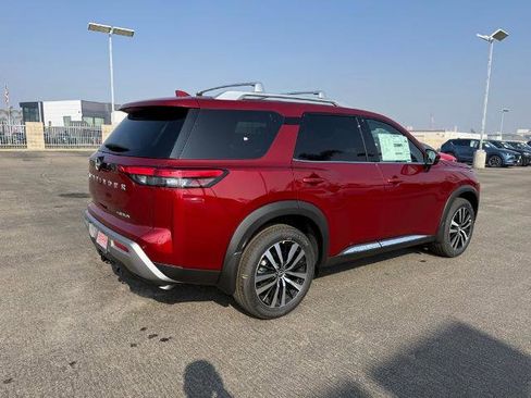 New 2025 Nissan Pathfinder Platinum image 6